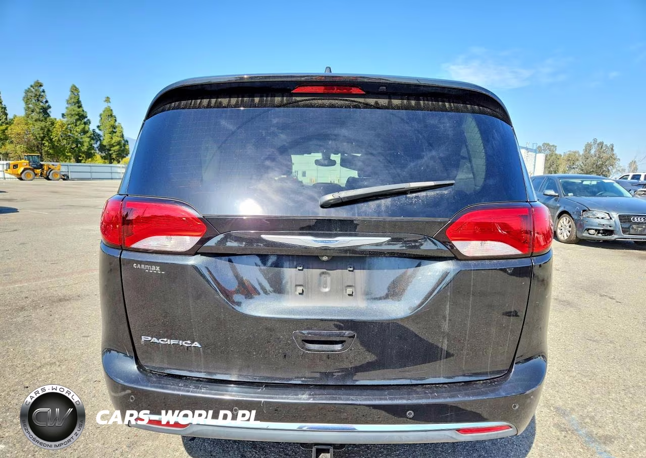 2017 Chrysler Pacifica Touring L VIN:2C4RC1BG6HR815898 - 6