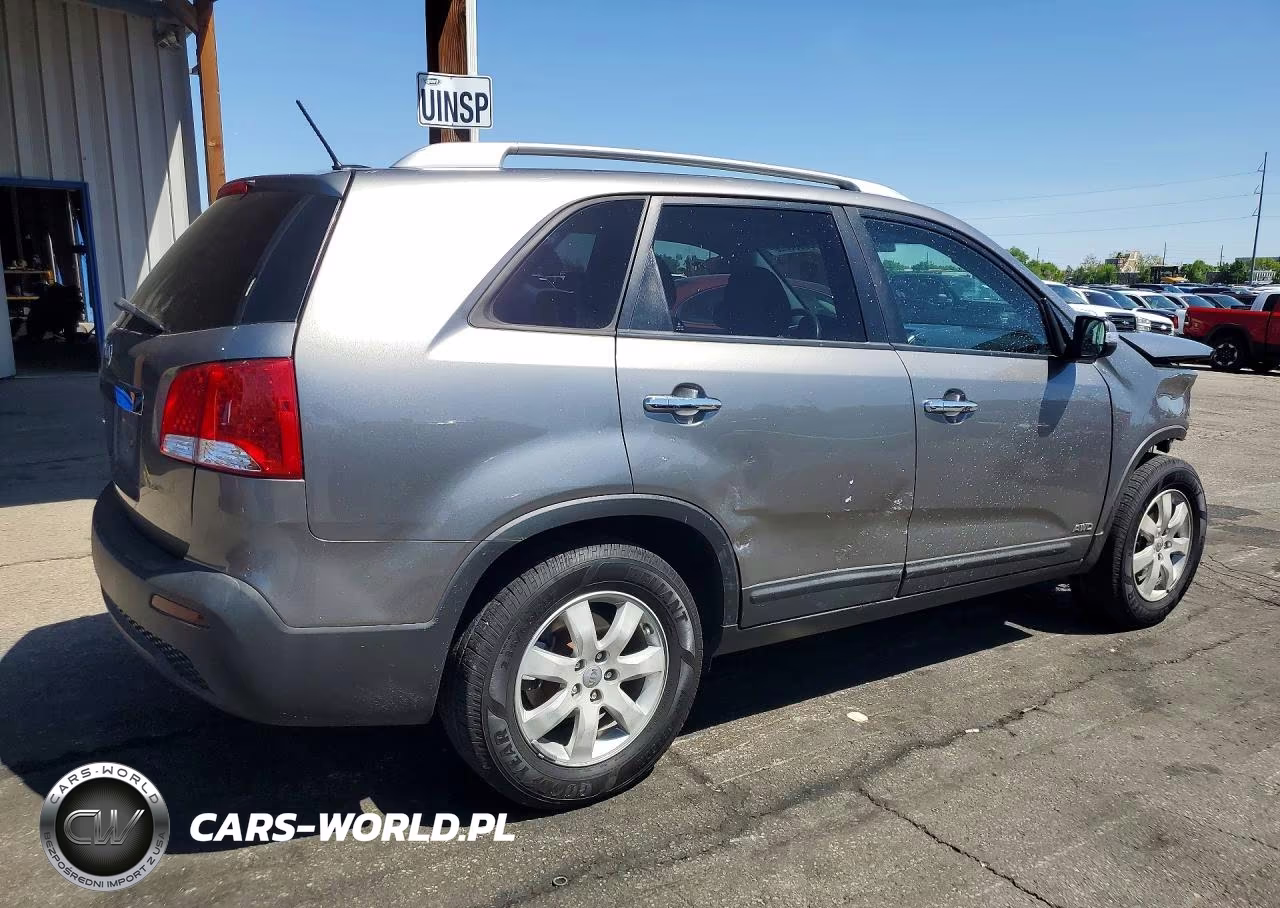 2013 Kia Sorento Lx VIN:5XYKTDA27DG327308 - 3
