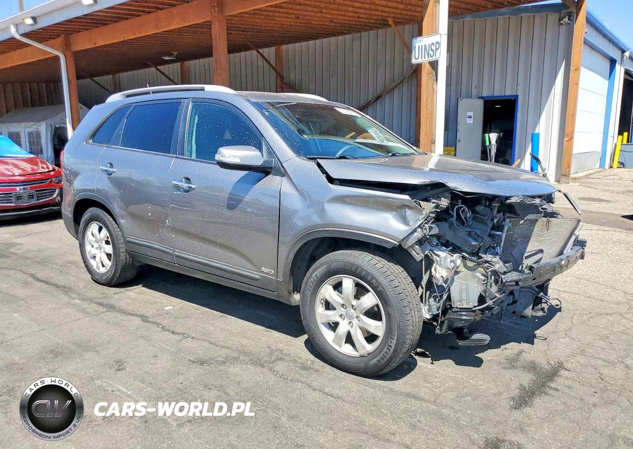 2013 Kia Sorento Lx VIN:5XYKTDA27DG327308 - 4