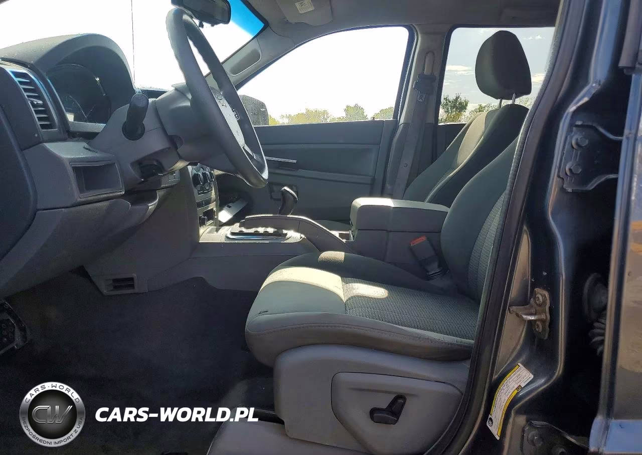 2007 Jeep Grand Cherokee Laredo VIN:1J8GR48K57C640238 - 7