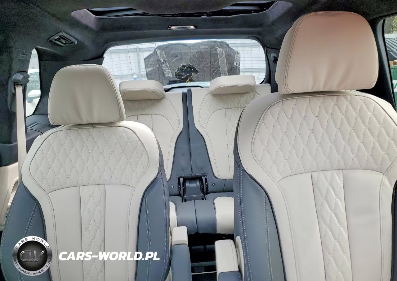 2025 BMW X7 M60I VIN:5UX33EM02S9X33188 - 10