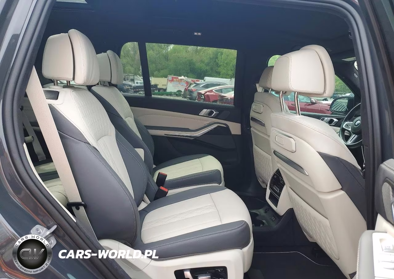 2025 BMW X7 M60I VIN:5UX33EM02S9X33188 - 11
