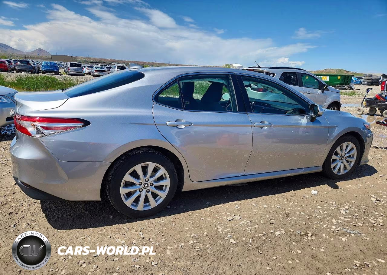 2020 Toyota Camry Le VIN:4T1C11AK3LU916566 - 3