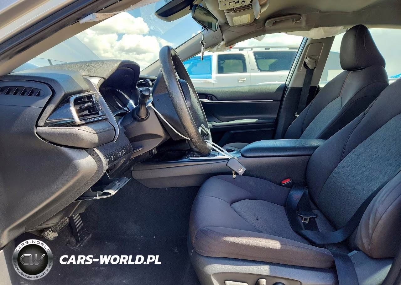 2020 Toyota Camry Le VIN:4T1C11AK3LU916566 - 7