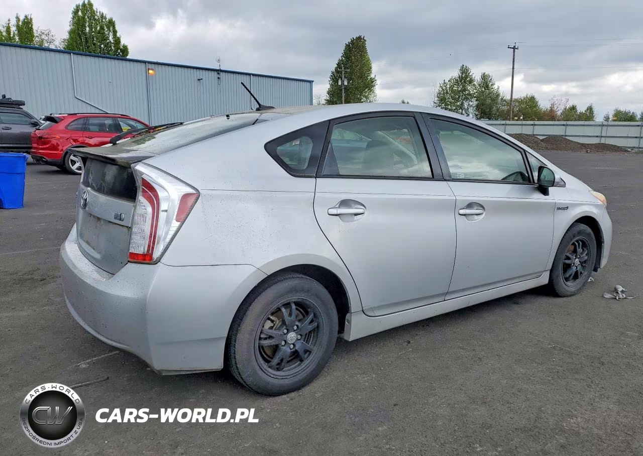 2013 Toyota Prius Three VIN:JTDKN3DU8D5639891 - 3