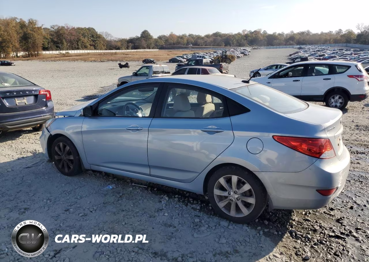 2013 Hyundai Accent Gls VIN:KMHCU4AE1DU320313 - 4