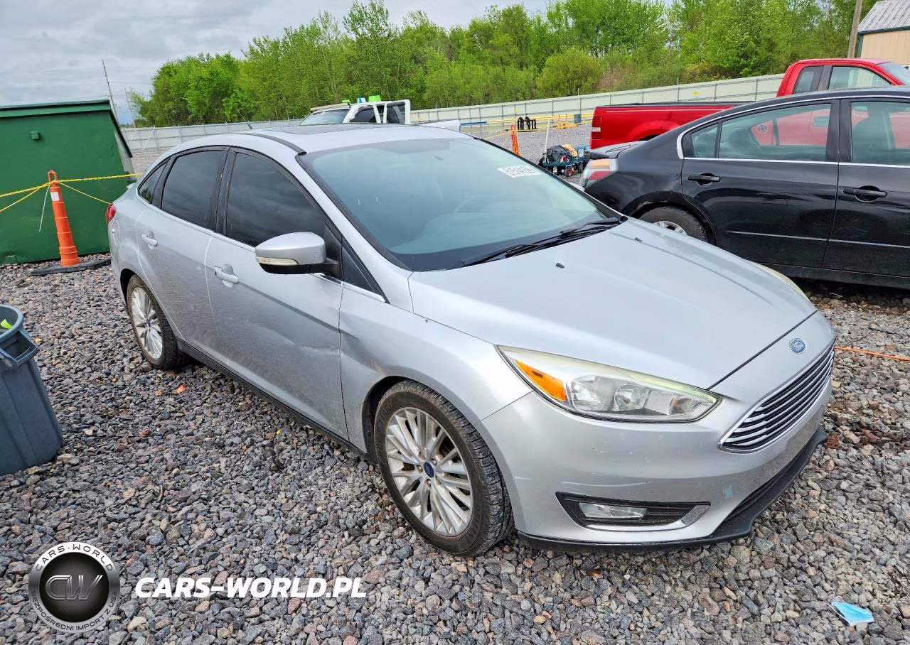 2017 Ford Focus Titanium VIN:1FADP3J27HL288324 - 4