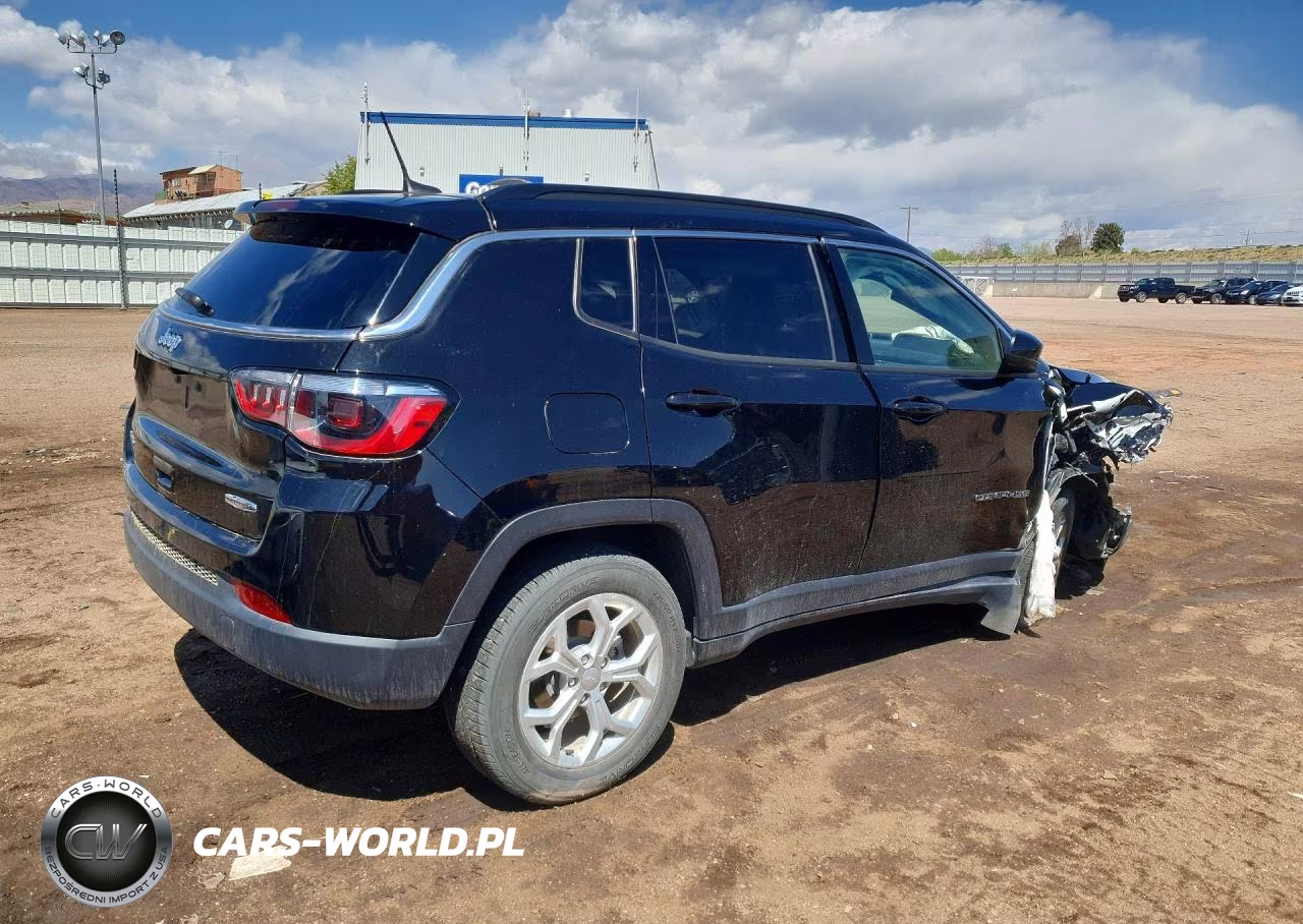 2024 Jeep Compass Latitude VIN:3C4NJDBN4RT109581 - 3