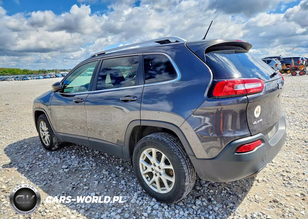 2015 Jeep Cherokee Latitude VIN:1C4PJMCB0FW788977 - 2