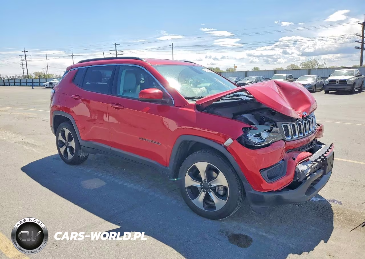 2018 Jeep Compass Latitude VIN:3C4NJDBB0JT320514 - 4