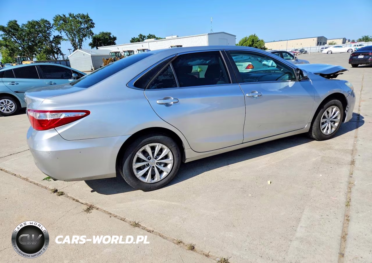 2015 Toyota Camry Le VIN:4T4BF1FK1FR481983 - 3