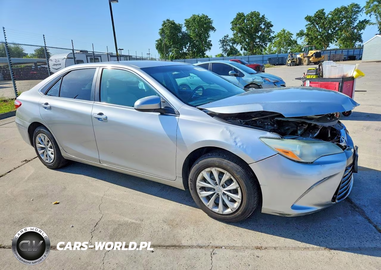 2015 Toyota Camry Le VIN:4T4BF1FK1FR481983 - 4