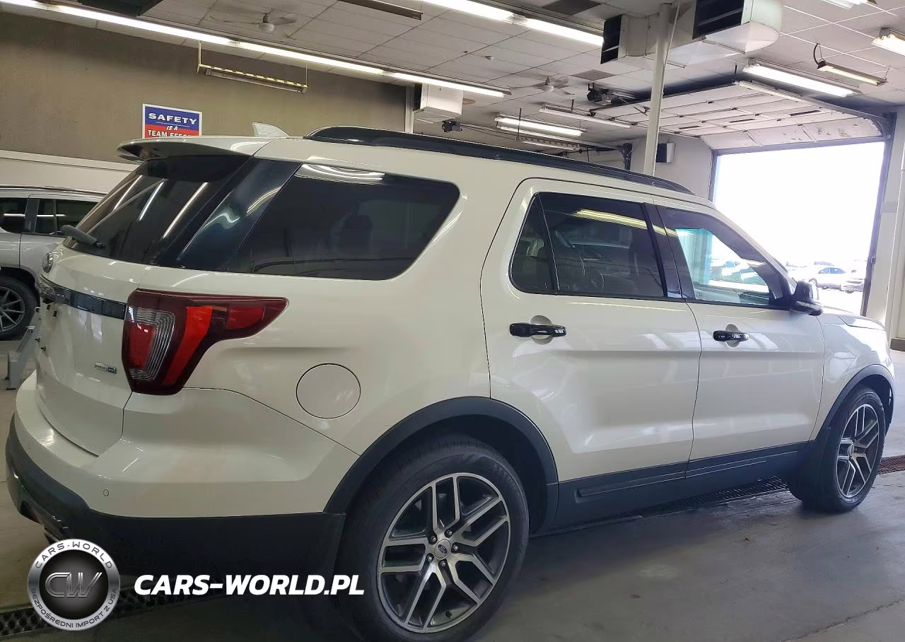 2016 Ford Explorer Sport VIN:1FM5K8GT3GGB80540 - 3