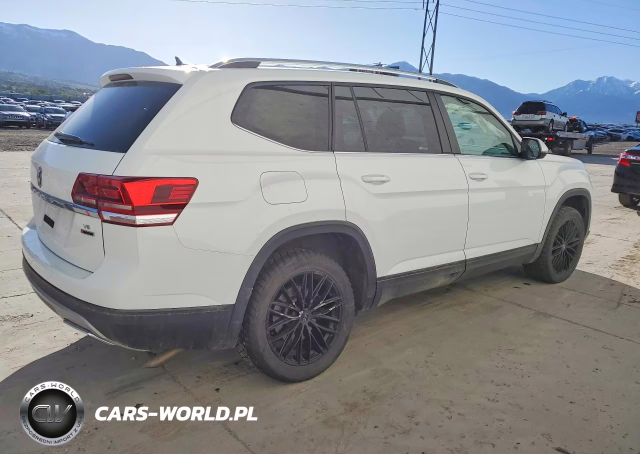 2018 Volkswagen Atlas S VIN:1V2GR2CA0JC552424 - 3