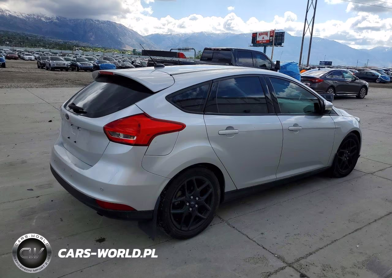2016 Ford Focus Se VIN:1FADP3K28GL288961 - 3