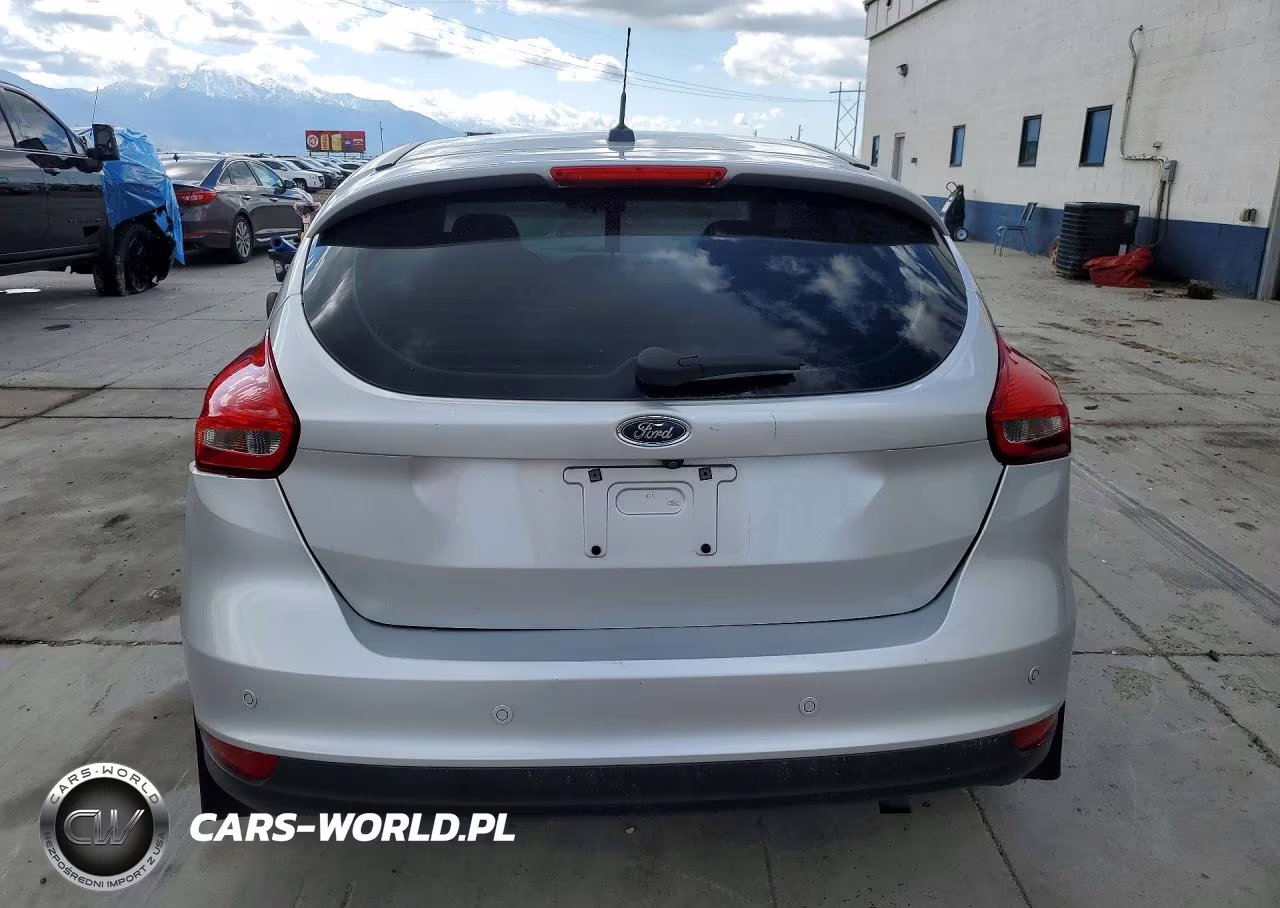 2016 Ford Focus Se VIN:1FADP3K28GL288961 - 6