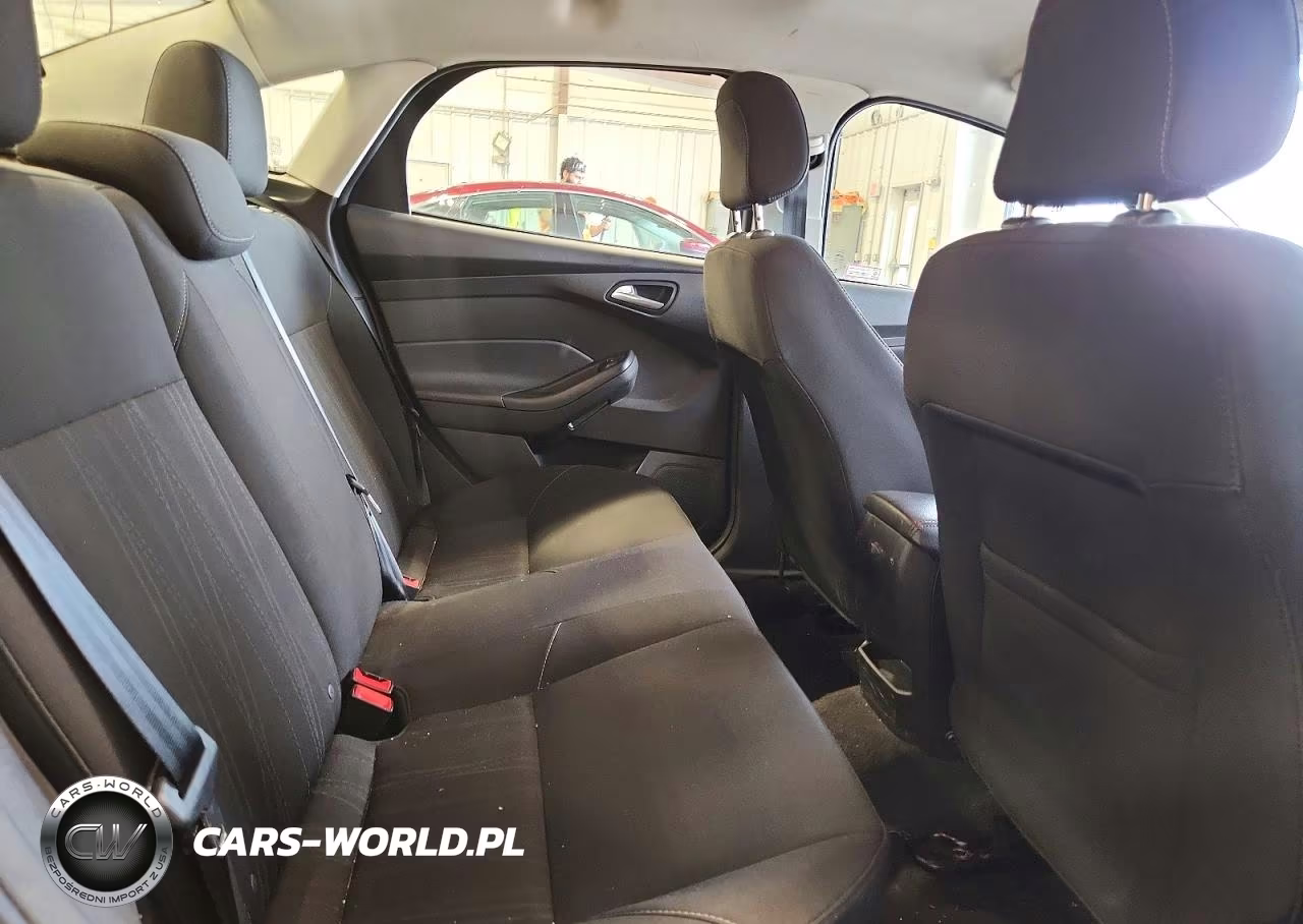 2018 Ford Focus Se VIN:1FADP3FEXJL257464 - 10