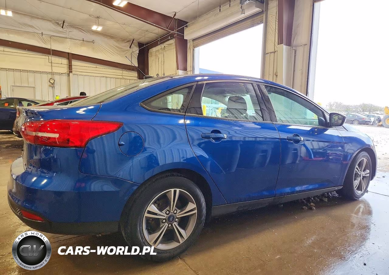 2018 Ford Focus Se VIN:1FADP3FEXJL257464 - 3