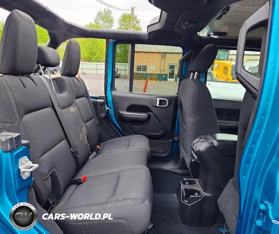 2020 Jeep Wrangler Unlimited Sport VIN:1C4HJXDG3LW331950 - 10