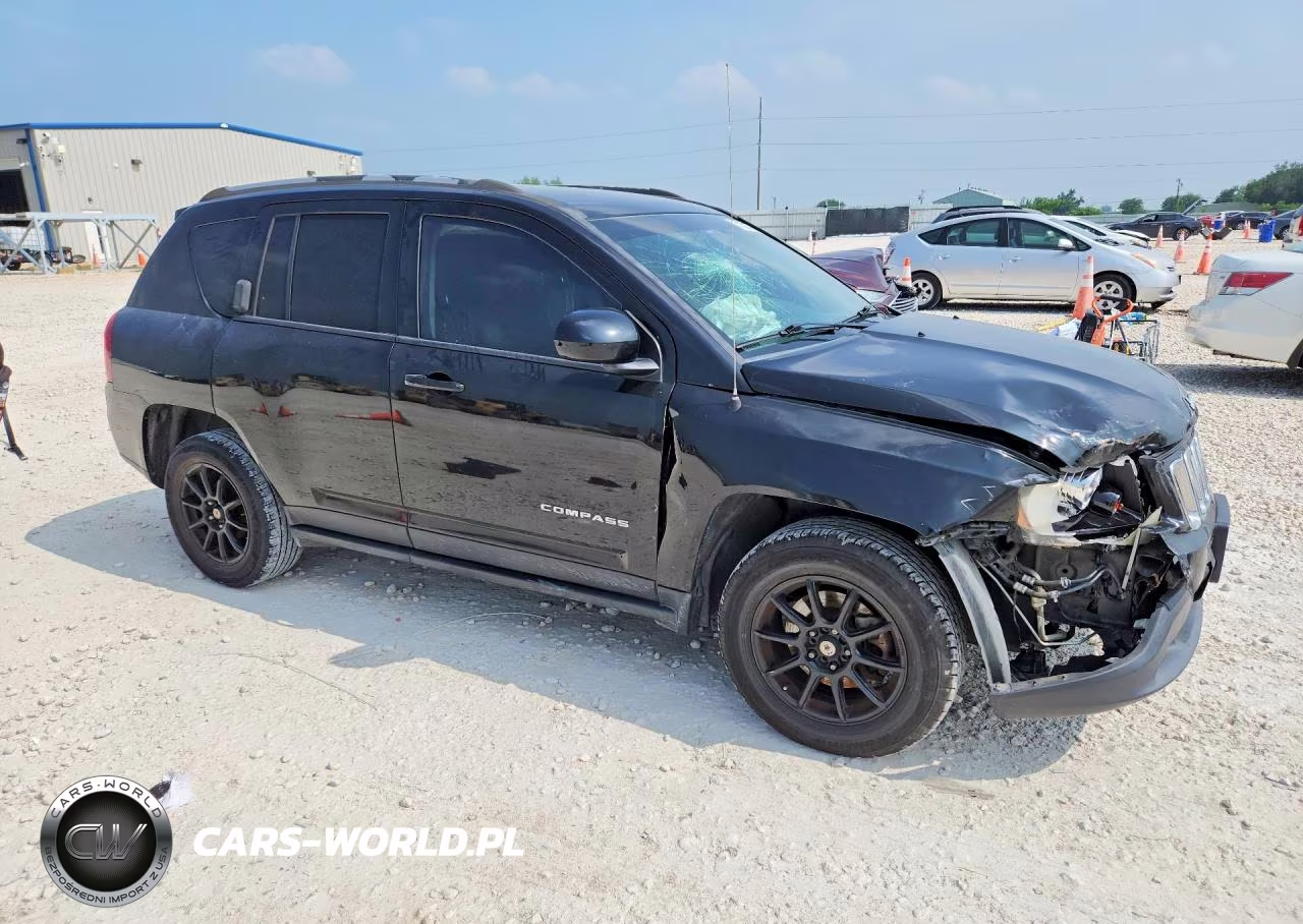 2016 Jeep Compass Latitude VIN:1C4NJCEA8GD675829 - 4