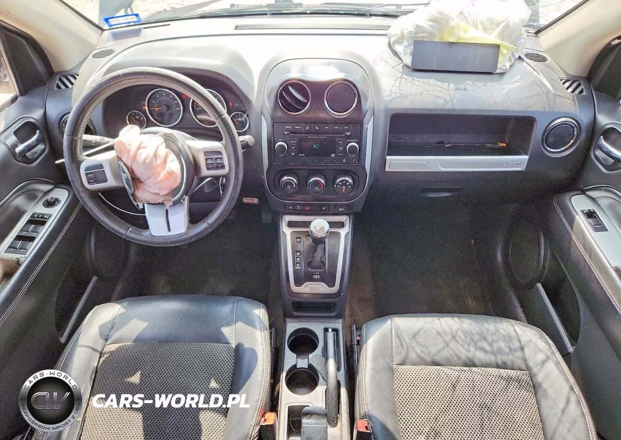 2016 Jeep Compass Latitude VIN:1C4NJCEA8GD675829 - 8