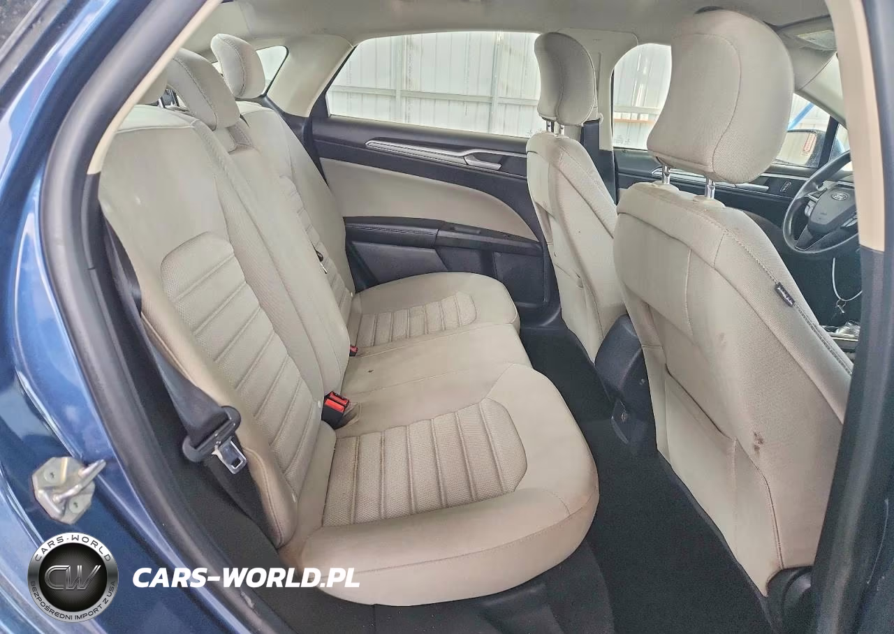 2019 Ford Fusion S VIN:3FA6P0G70KR231952 - 10