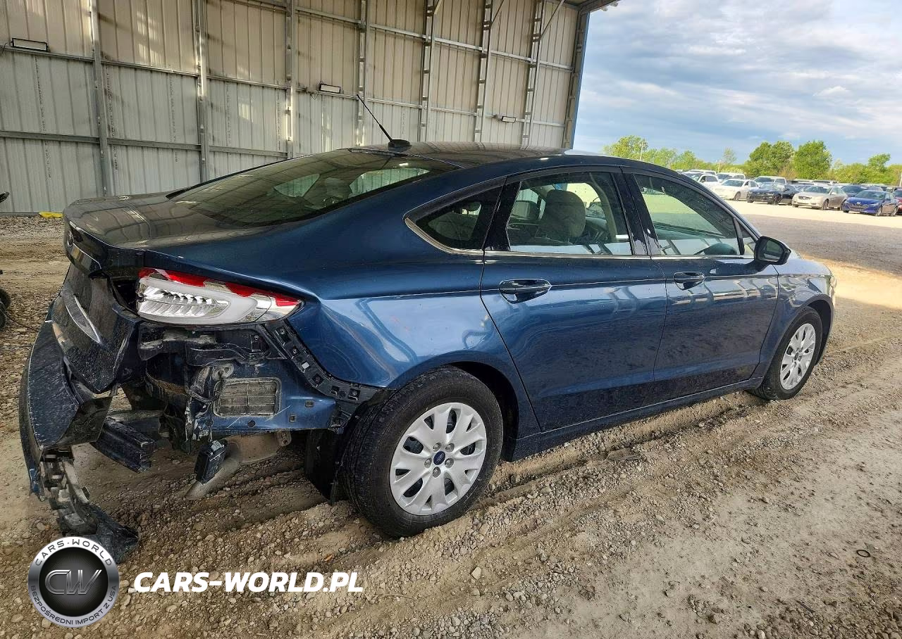 2019 Ford Fusion S VIN:3FA6P0G70KR231952 - 3