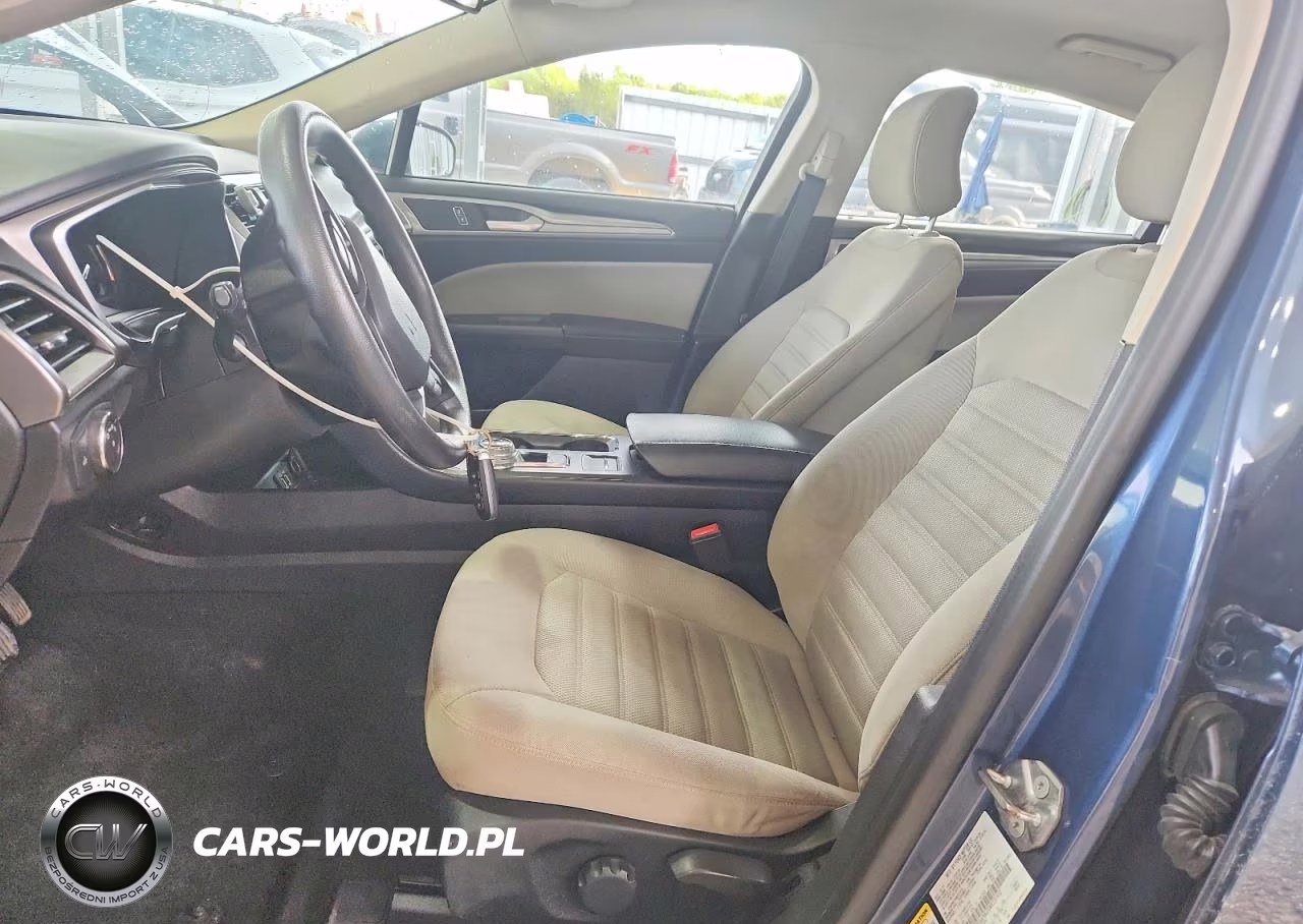 2019 Ford Fusion S VIN:3FA6P0G70KR231952 - 7
