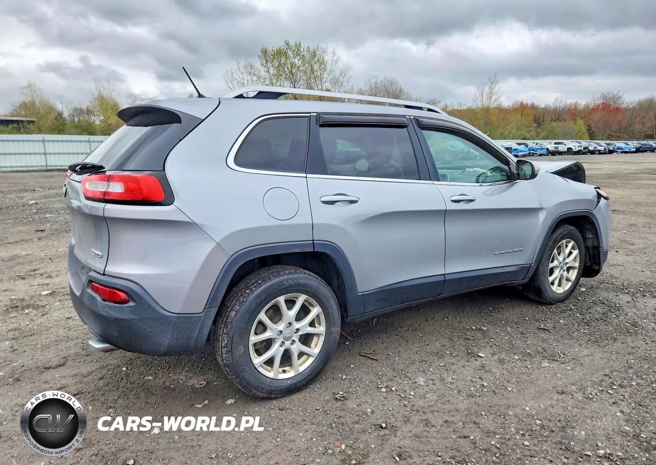 2014 Jeep Cherokee Latitude VIN:1C4PJMCS3EW152889 - 3