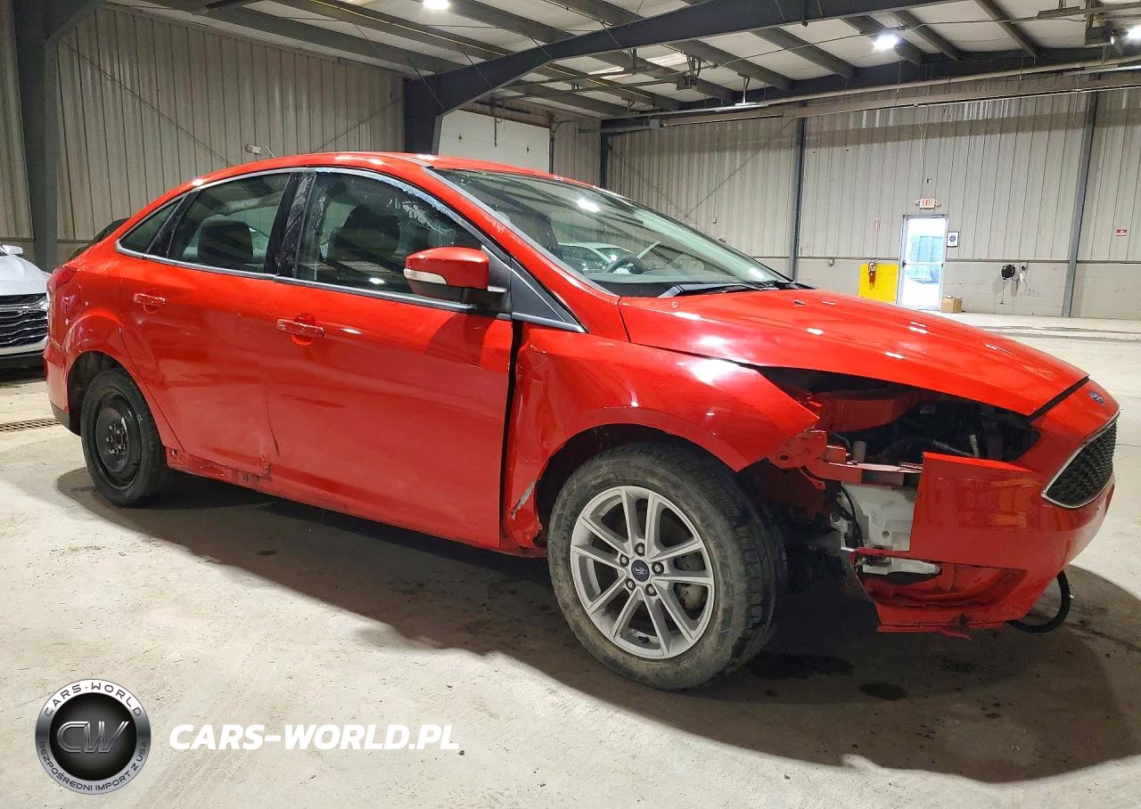 2017 Ford Focus Se VIN:1FADP3F22HL306866 - 4