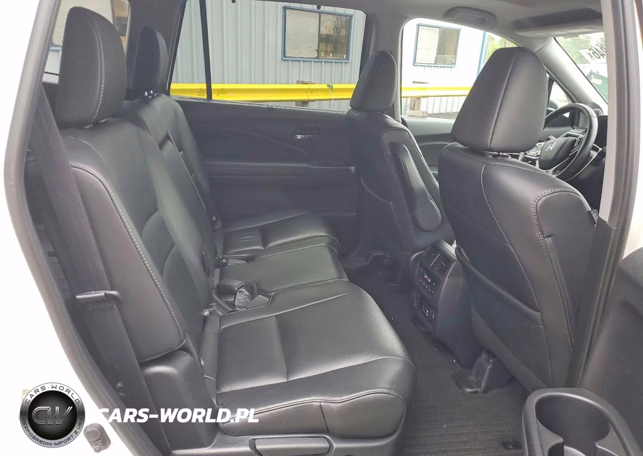 2019 Honda Pilot Touring VIN:5FNYF6H98KB080580 - 10