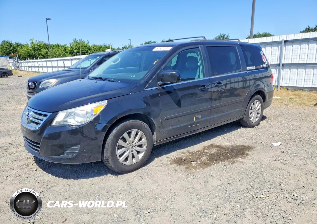 2013 Volkswagen Routan Se
