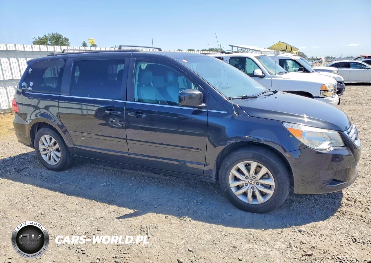 2013 Volkswagen Routan Se VIN:2C4RVABG2DR724728 - 4