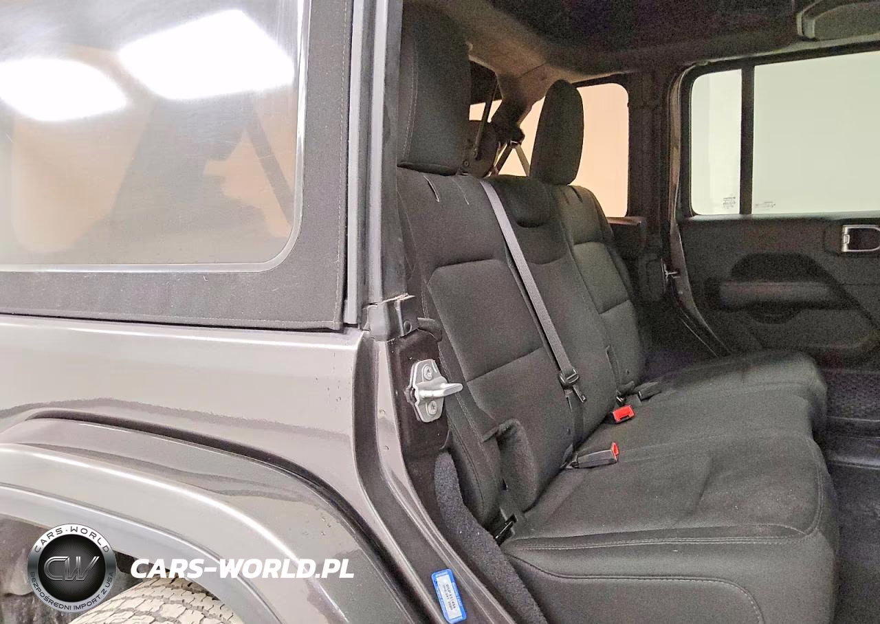 2018 Jeep Wrangler Unlimited Sahara VIN:1C4HJXENXJW331311 - 11