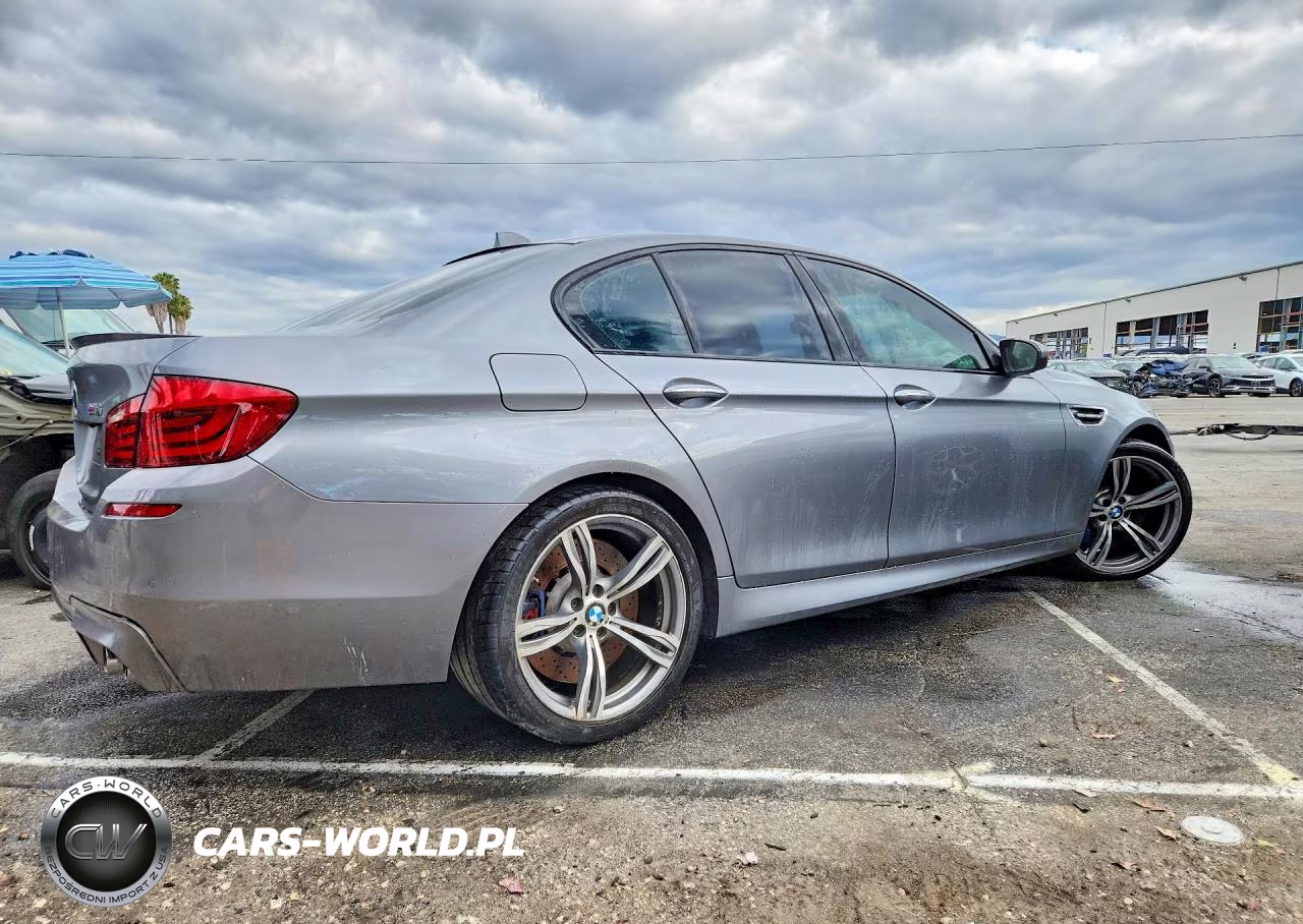2013 BMW M5 VIN:WBSFV9C52DC773377 - 3