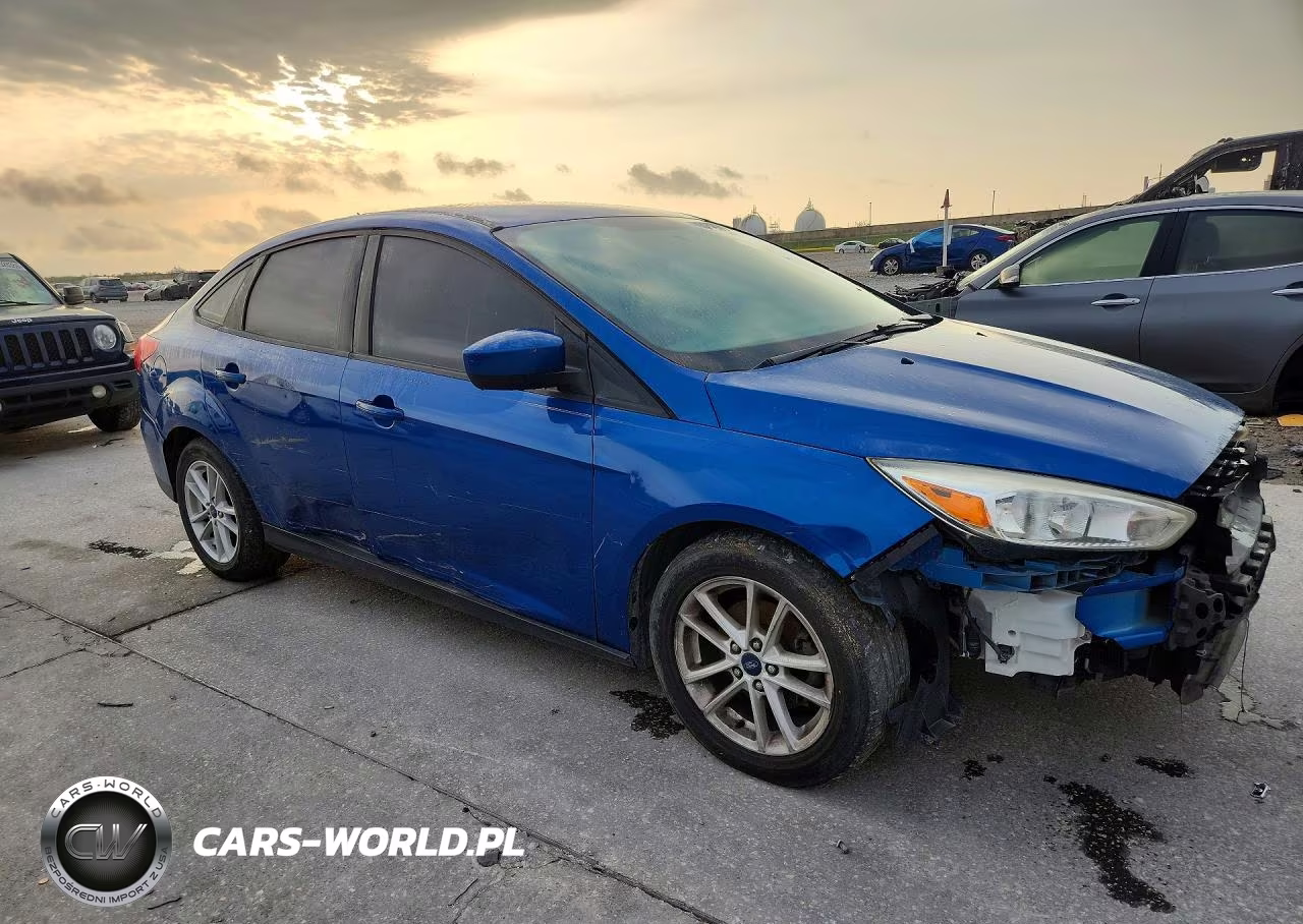 2018 Ford Focus Se VIN:1FADP3F20JL201958 - 4