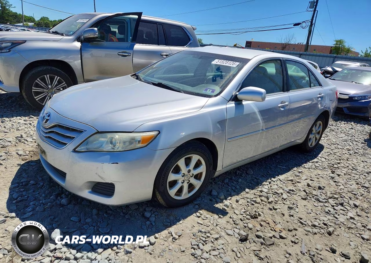 2011 Toyota Camry Le – zdjęcie 1 z 12