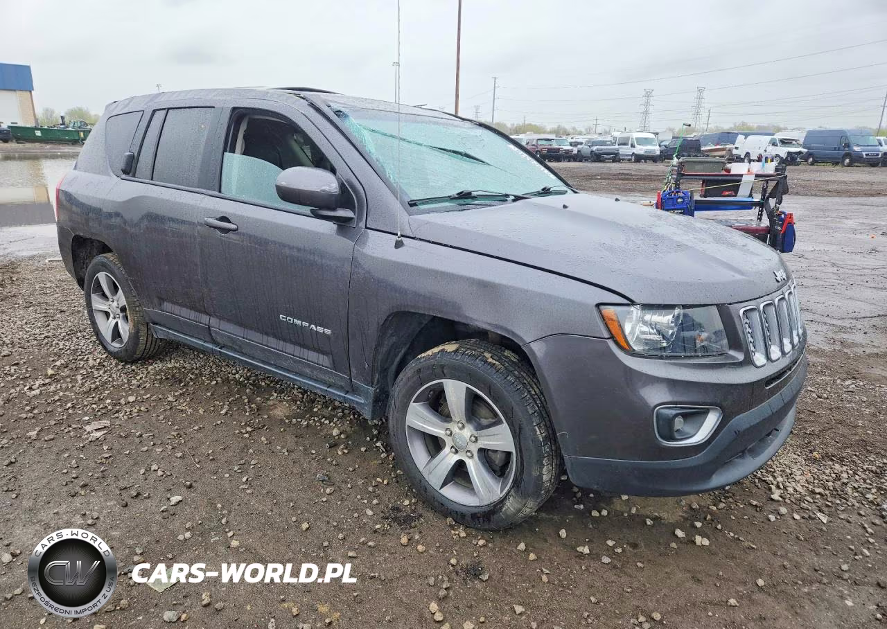 2016 Jeep Compass Latitude VIN:1C4NJCEA2GD806947 - 4