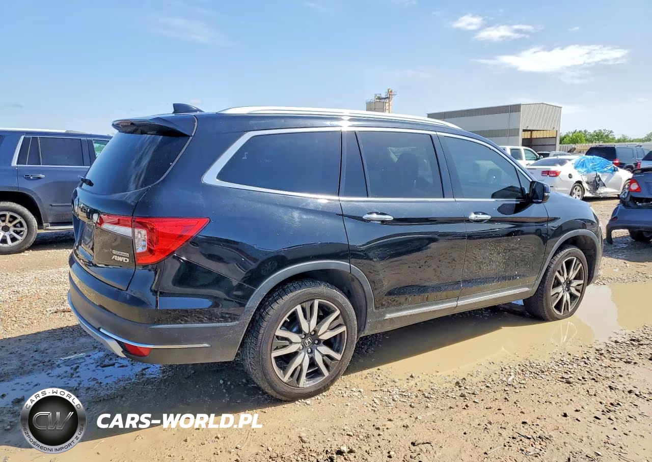 2019 Honda Pilot Touring VIN:5FNYF6H64KB093042 - 3