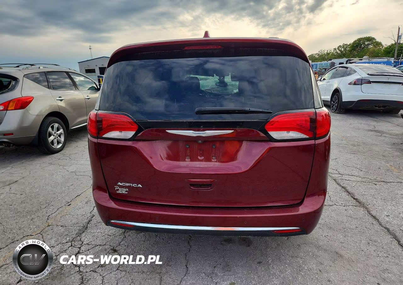 2017 Chrysler Pacifica Touring L VIN:2C4RC1BG8HR638108 - 6
