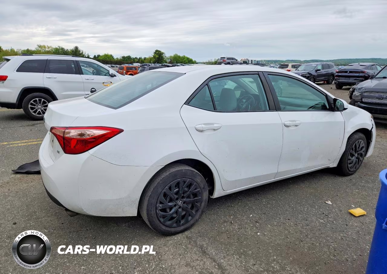2018 Toyota Corolla Le VIN:2T1BURHE1JC038510 - 3