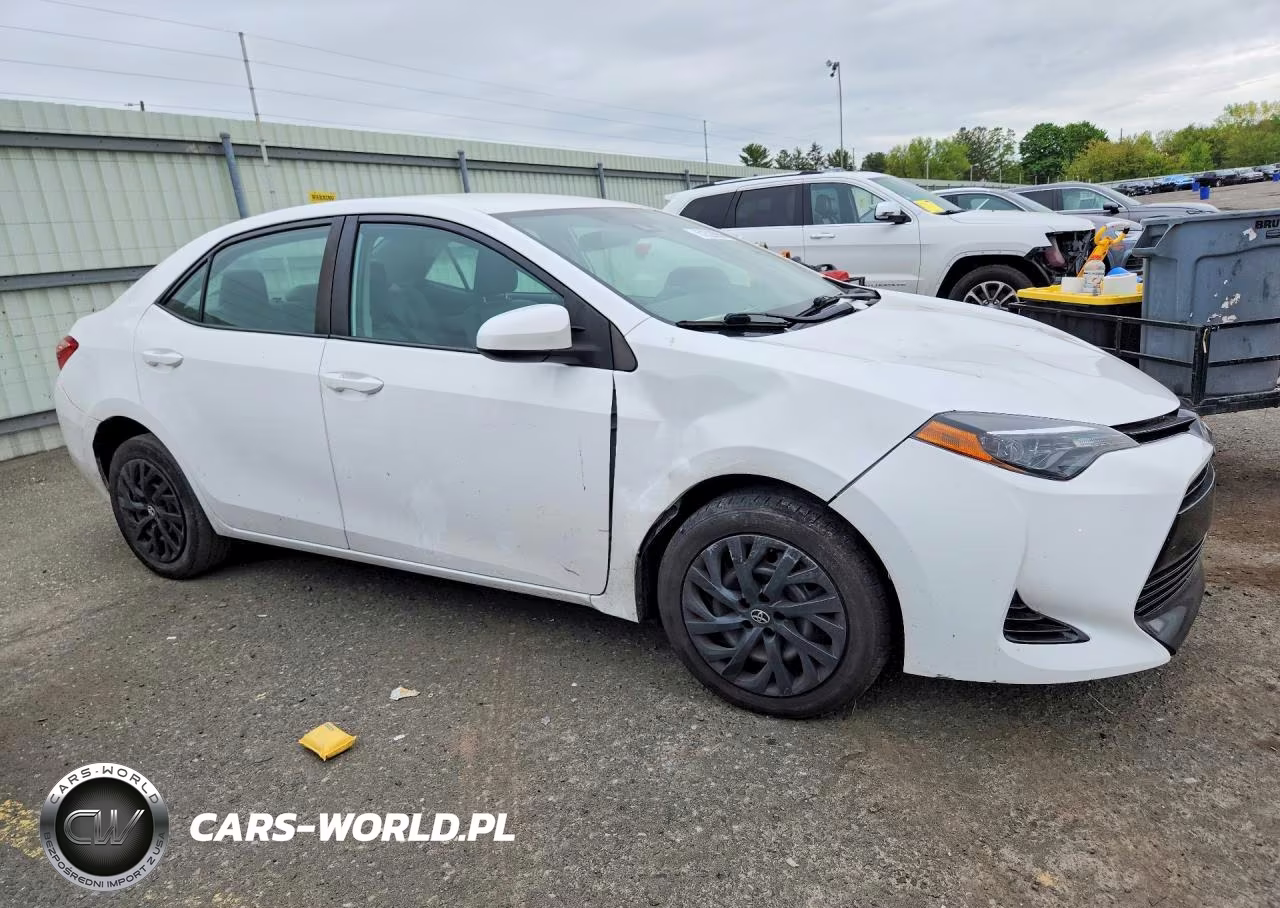 2018 Toyota Corolla Le VIN:2T1BURHE1JC038510 - 4