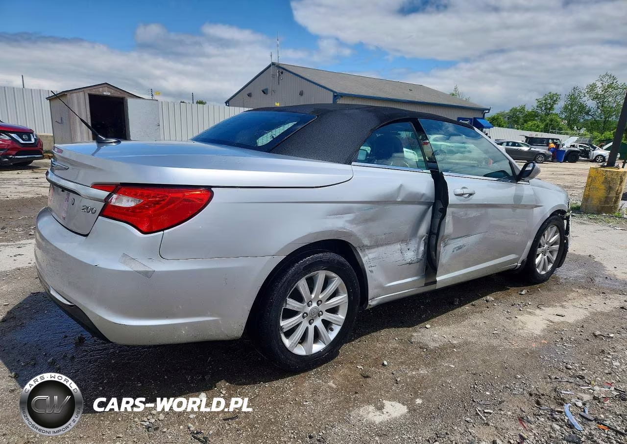 2011 Chrysler 200 Touring VIN:1C3BC2EB9BN536493 - 3