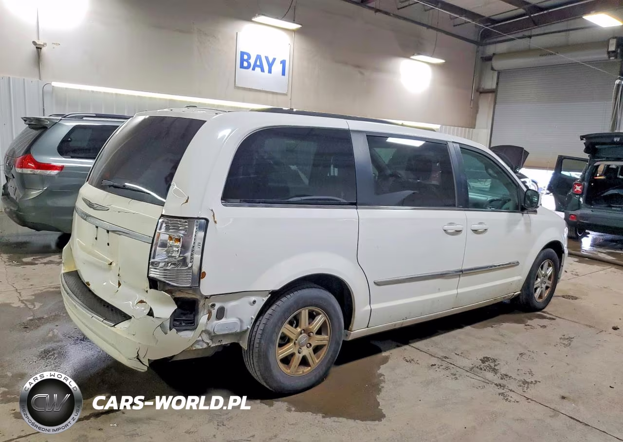 2012 Chrysler Town & Country Touring VIN:2C4RC1BG4CR213185 - 3