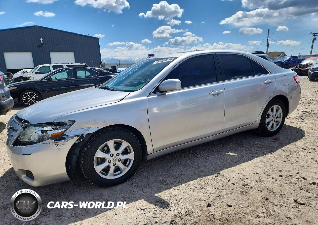 2011 Toyota Camry Le – zdjęcie 1 z 12