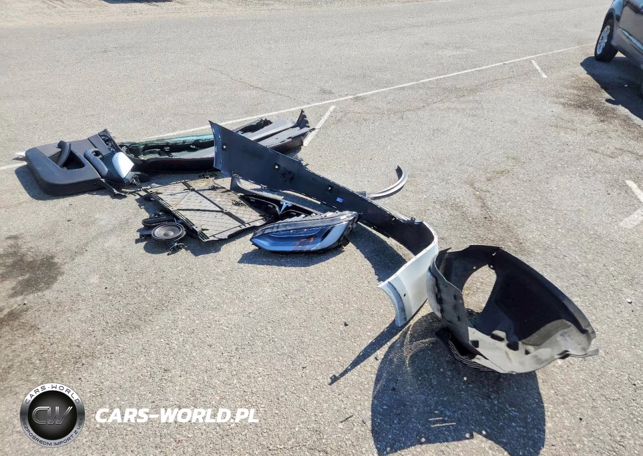 2022 Tesla Model X VIN:7SAXCBE53NF329793 - 13