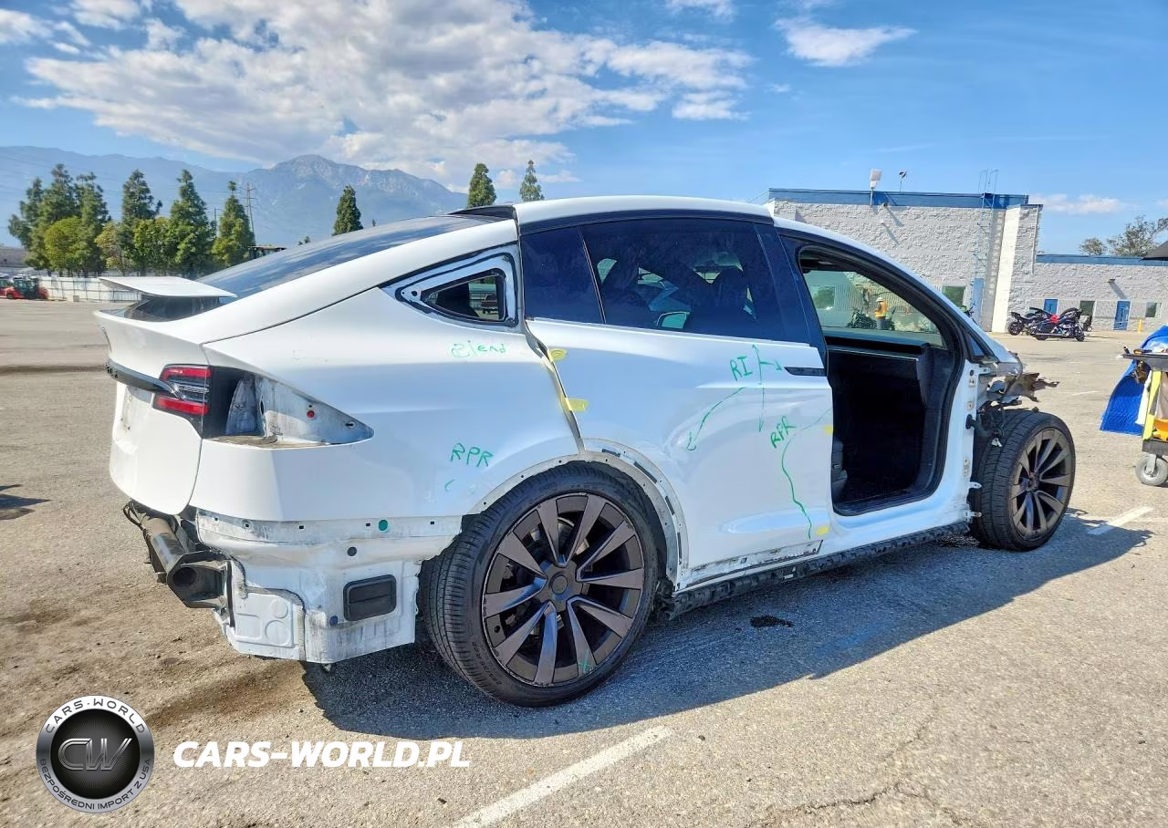 2022 Tesla Model X VIN:7SAXCBE53NF329793 - 3