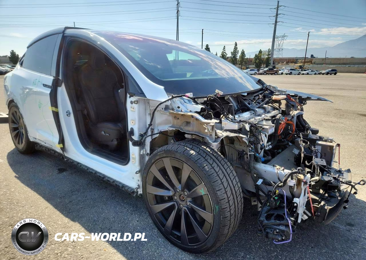 2022 Tesla Model X VIN:7SAXCBE53NF329793 - 4