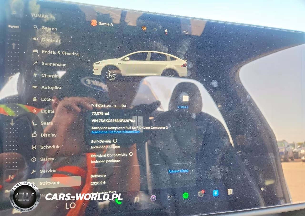 2022 Tesla Model X VIN:7SAXCBE53NF329793 - 9