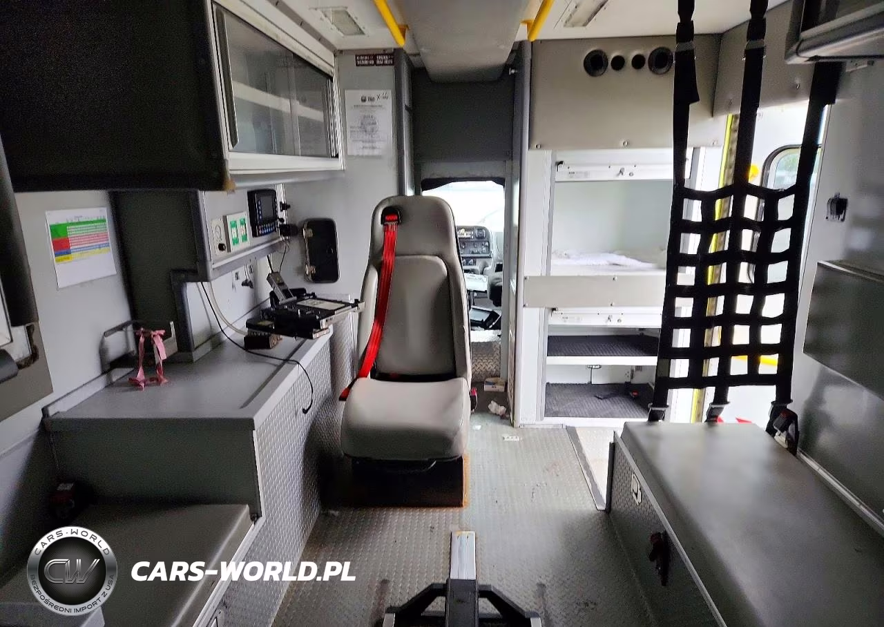 2018 Freightliner M2 106 Ambulance VIN:1FVACWFC7JHJR9247 - 10